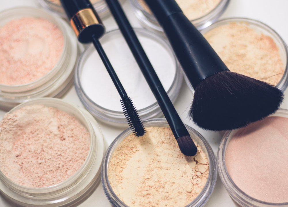 Vælg den rette makeup - og køb den online