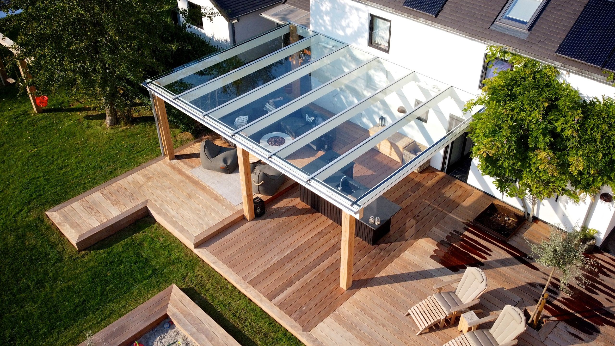 Vælg en overdækket terrasse og få mere ud af sommeren